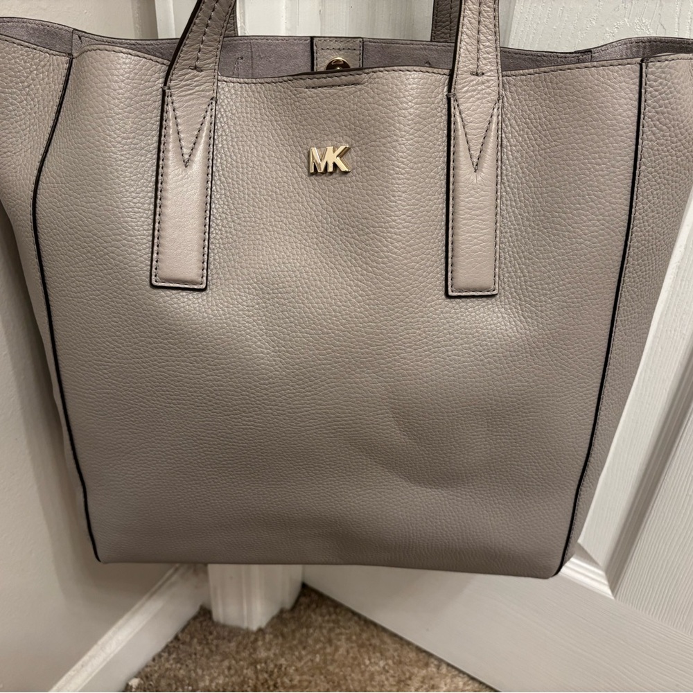 Brand new Michael Kors Junie Studio Large gray Pebbled Leather Tote Purse